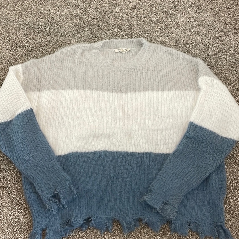 Cute and soft ombré sweater size small